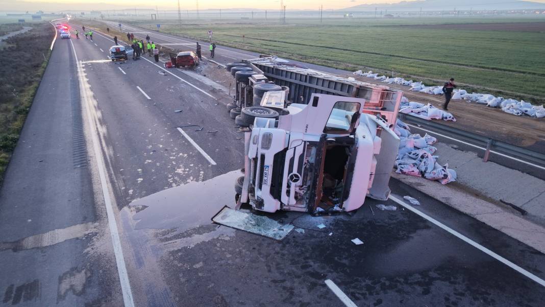 Konya-Aksaray yolunda kaza üstüne kaza! 6 kişi yaralandı 4